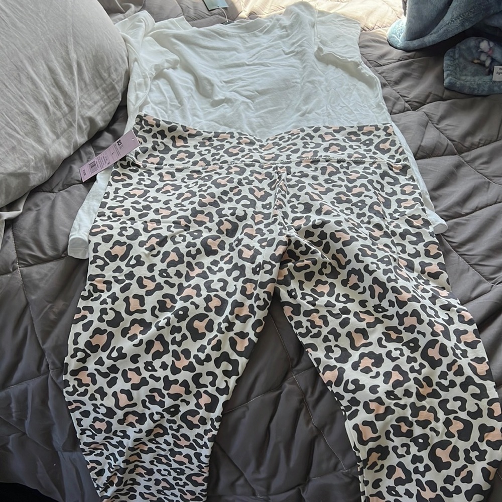 Cute cheetah leggings